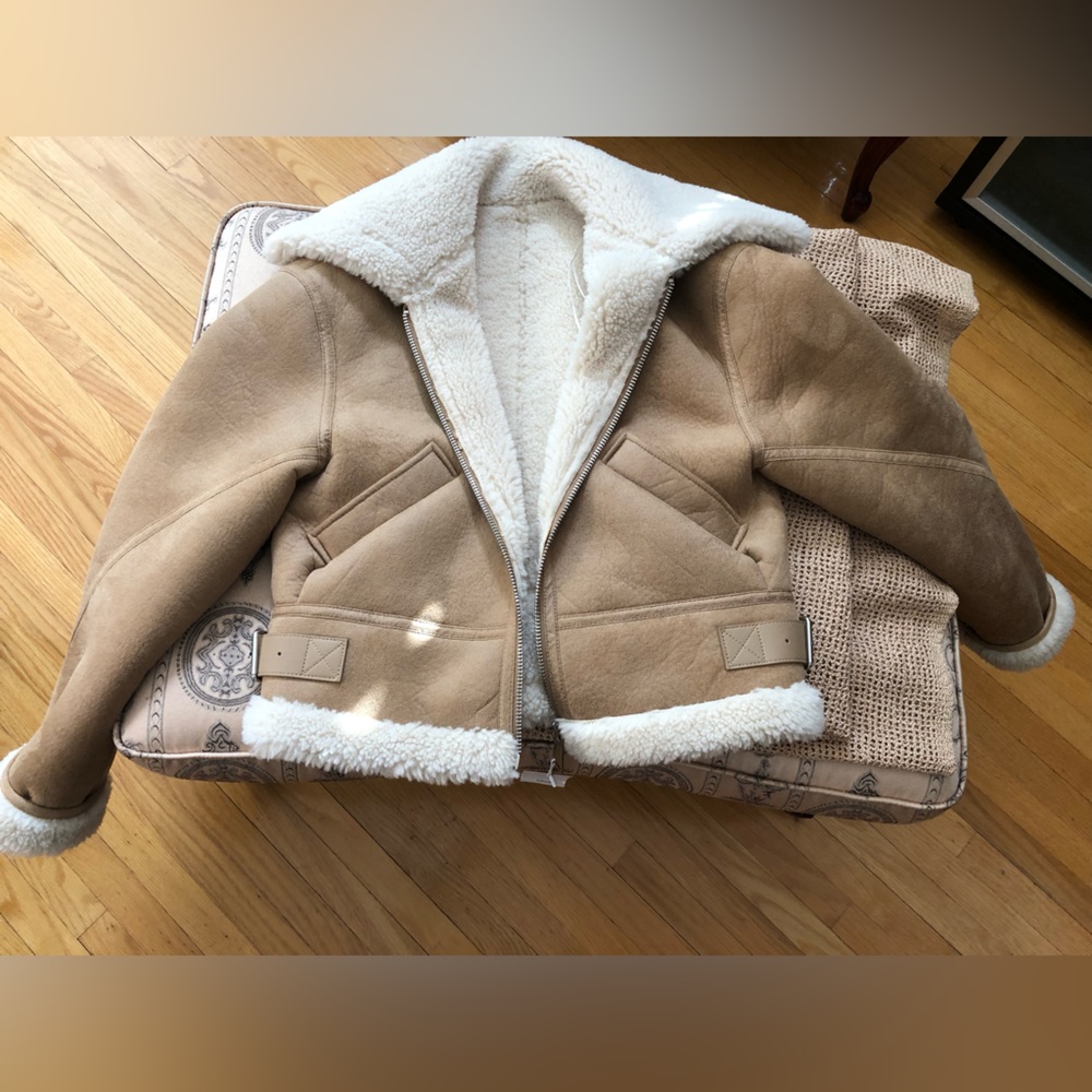 BNWT🤍✨Mango 🥭Sherpa bomber jacket